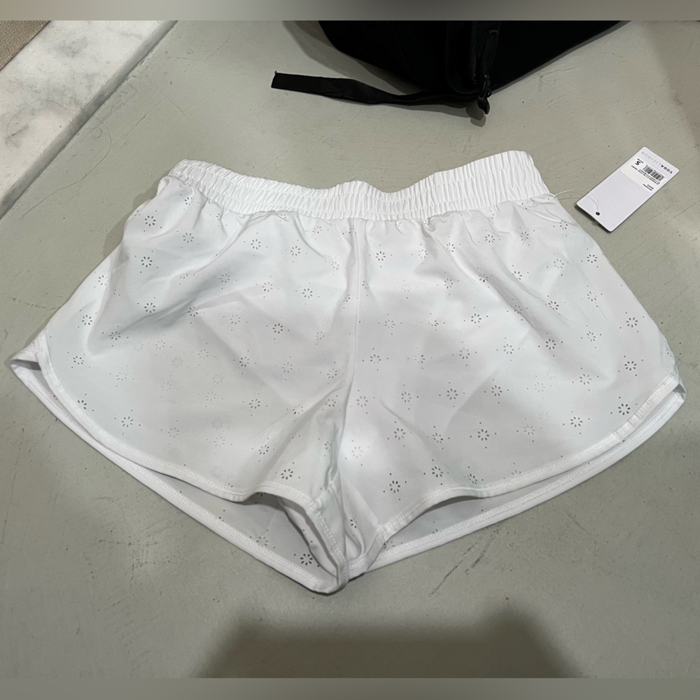 Yogalicious running shorts white